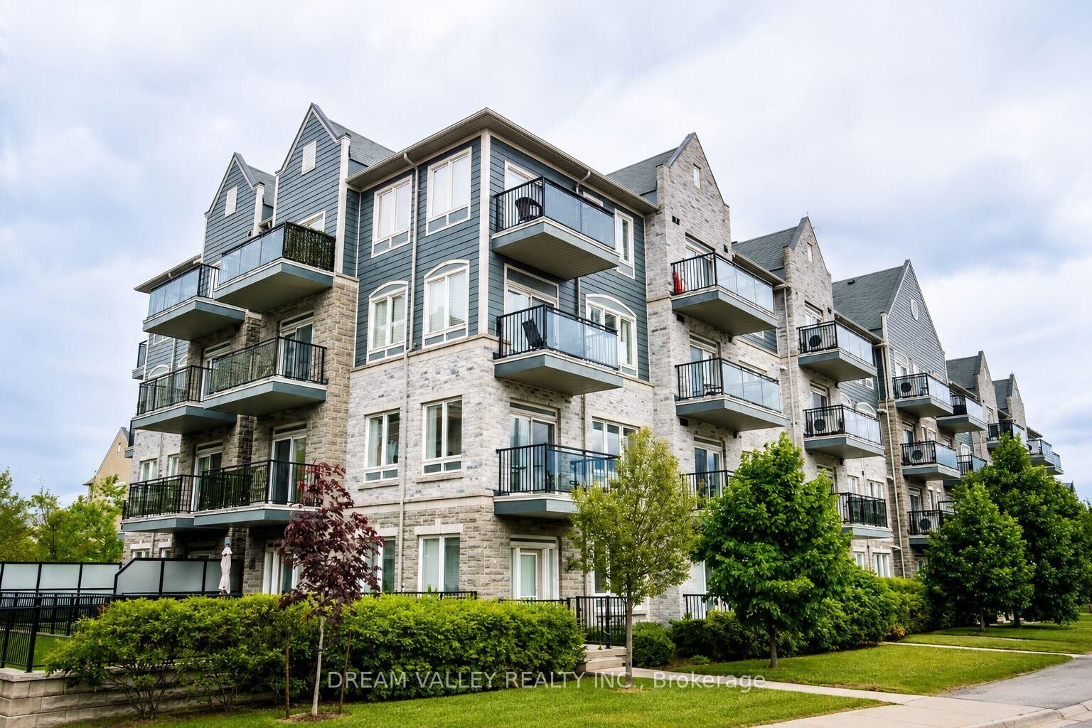 Property Photo:  3075 Thomas Street 310  ON L5M 0M4 
