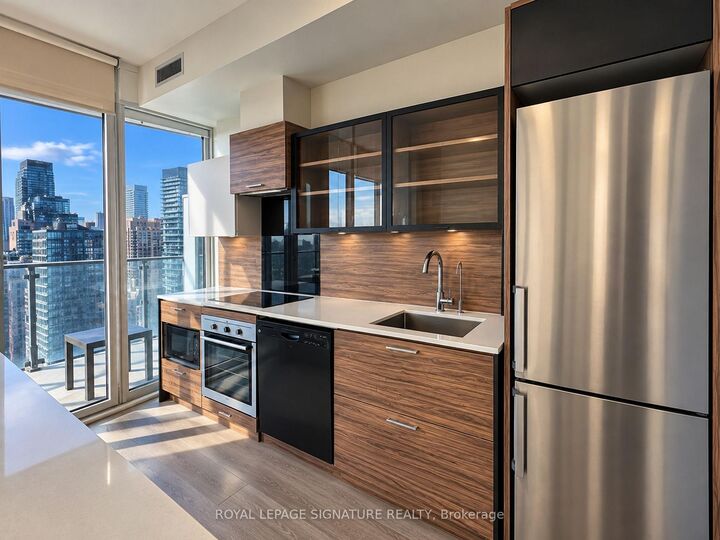 Property Photo: 75 St Nicholas Street 2502 ON M4Y 0A5