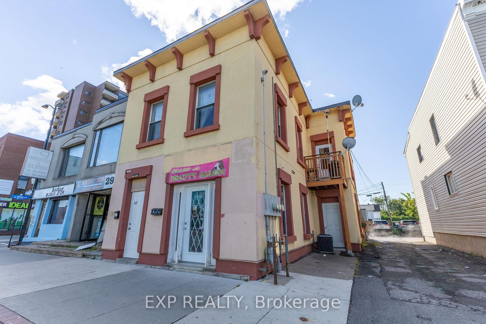 Property Photo:  288 Montreal Road 4  ON K1L 6B9 