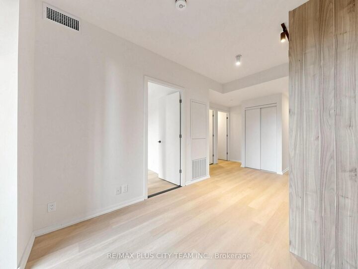 Property Photo:  109 Erskine Avenue 408  ON M4P 0G6 