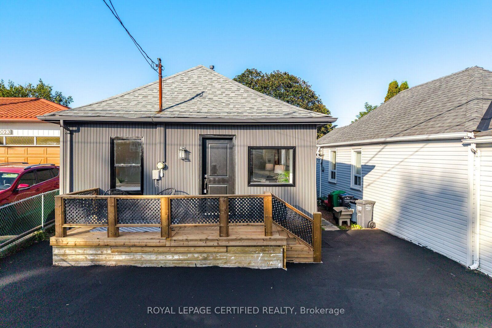 Property Photo:  1019 Ogden Avenue  ON L5E 2G4 