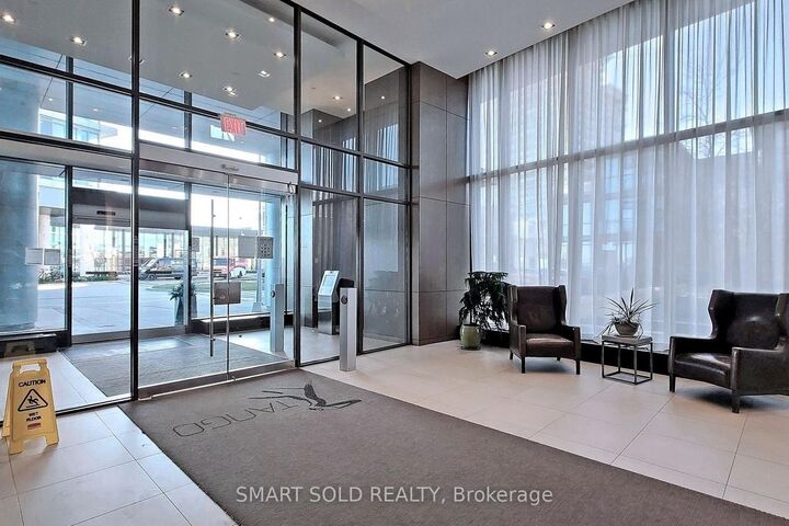 Property Photo: 121 McMahon Drive 3208 ON M2K 0C1