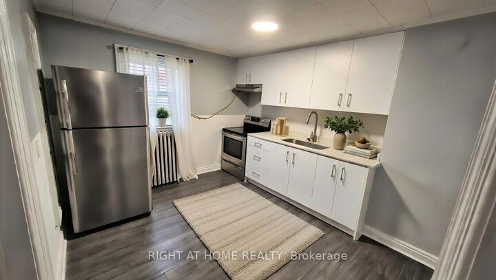 Property Photo:  178 Adelaide Avenue E 1  ON L1G 1Z4 