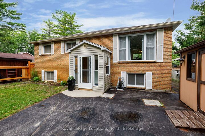 Property Photo:  26 Stroud Crescent  ON L9Z 2T5 