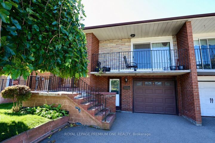Property Photo: 26 Royal Salisbury Way ON L6V 3J6