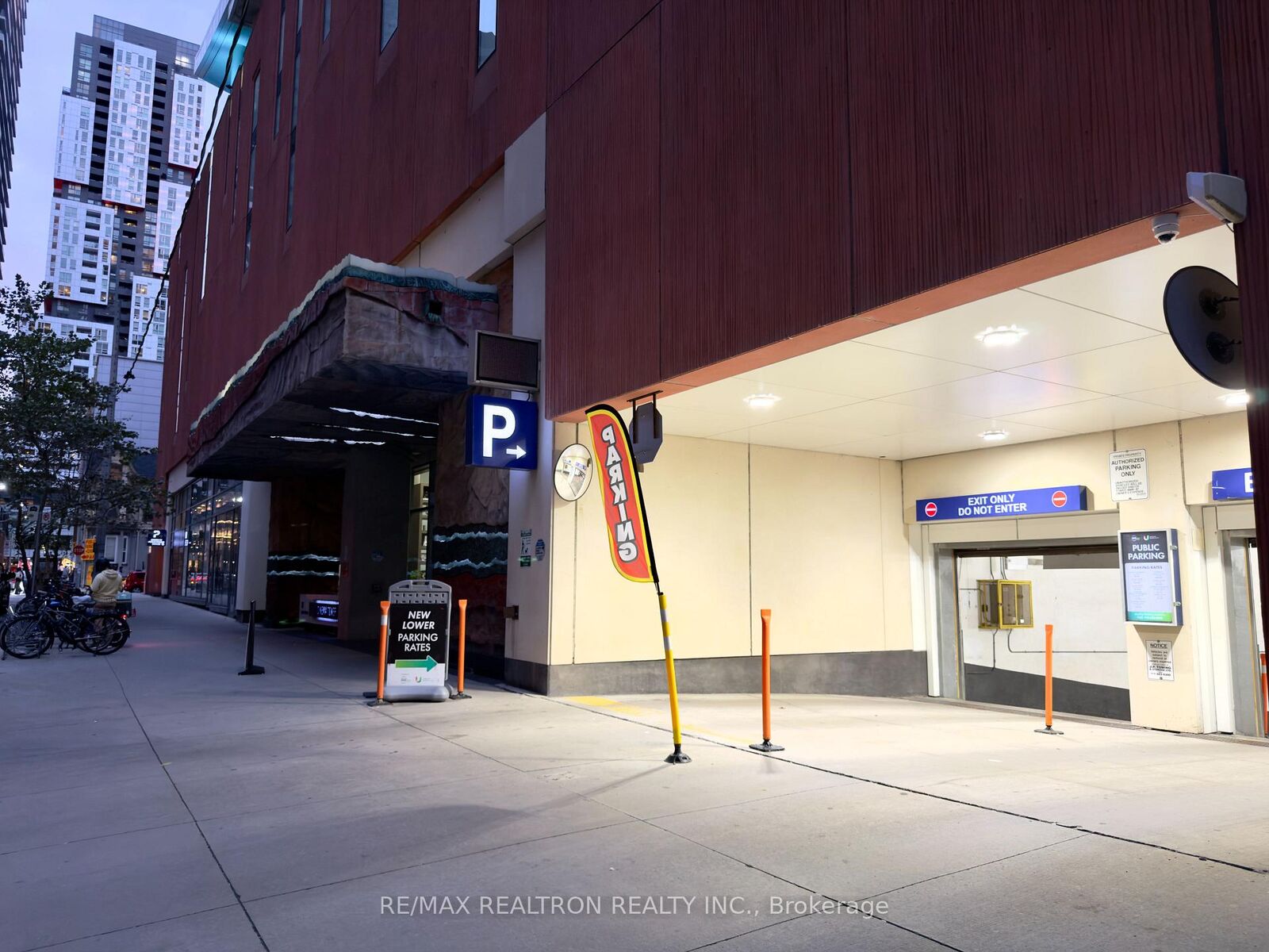 Property Photo: 21 Widmer Street 710 ON M5V 0B8