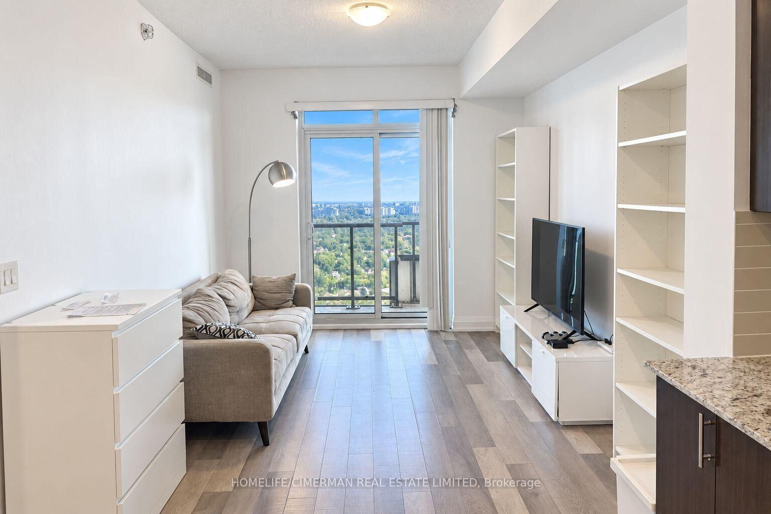 Property Photo: 7171 Yonge Street 2103 ON L3T 0C5