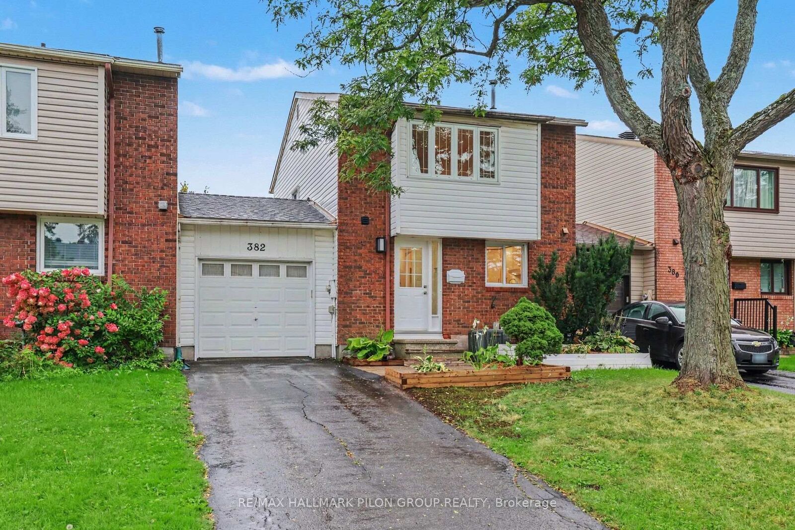 Property Photo:  382 Duval Lane  ON K1E 2K2 