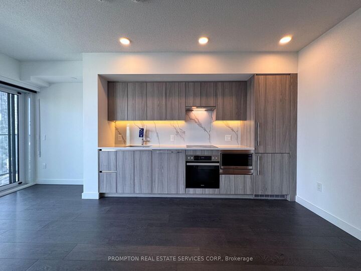Property Photo:  1 Concord Cityplace Way 1709  ON M5V 0X3 