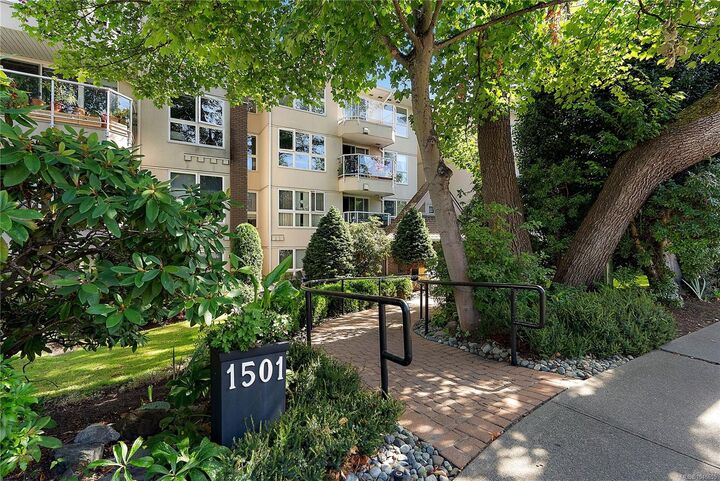 Property Photo:  1501 Richmond Ave #204  BC V8R 4P7 