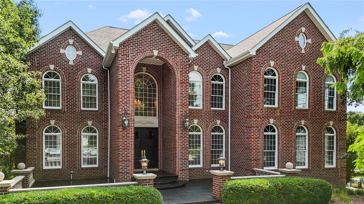 Property Photo:  218 Canterwood Dr  PA 15367 