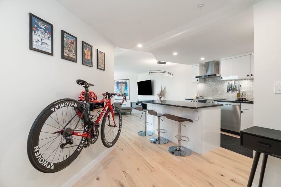 Property Photo:  1050 Burrard Street 710  BC V6Z 2S3 