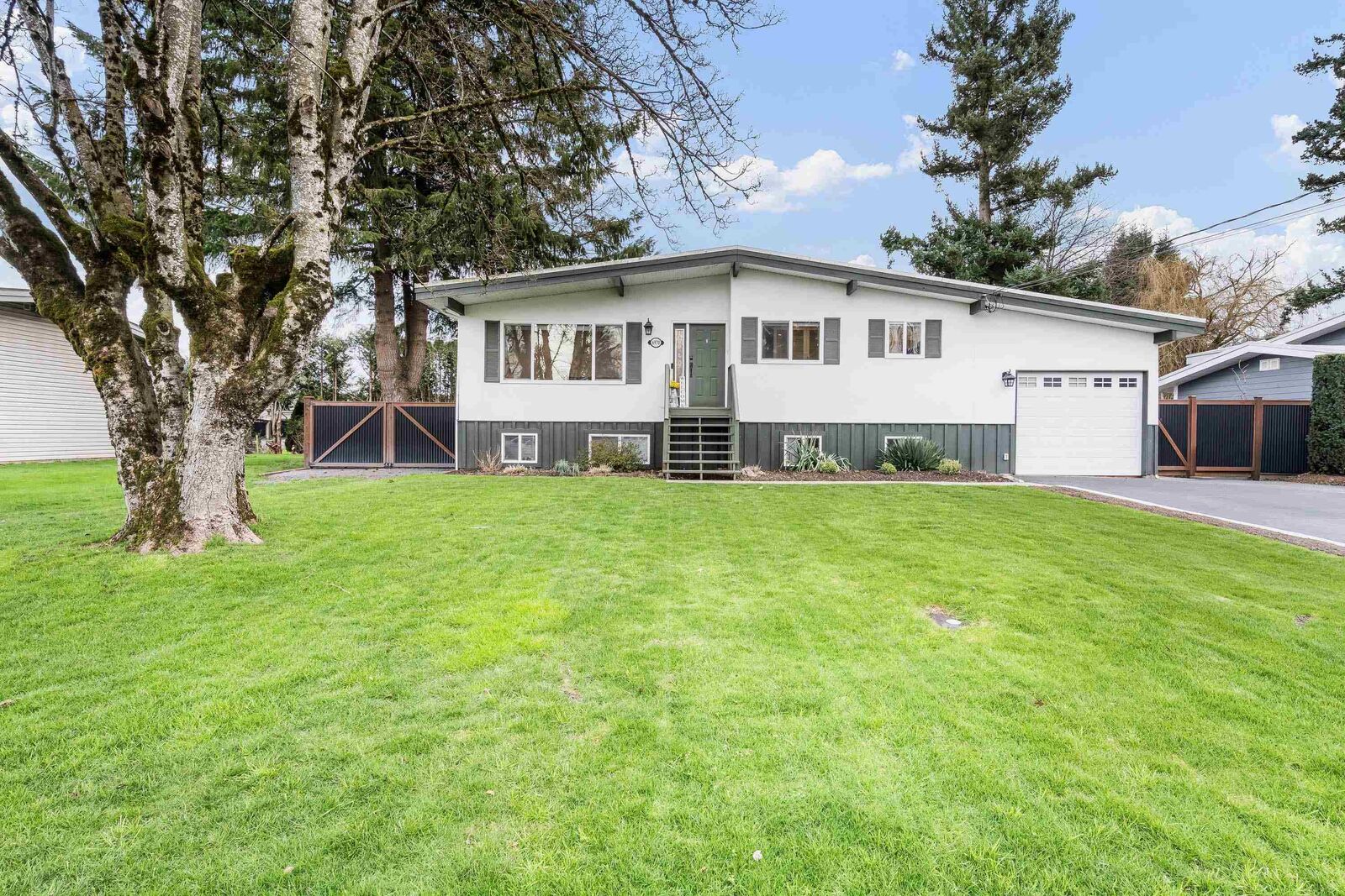 Photo de la propriété: 6970 Centennial Drive BC V2R 1J7