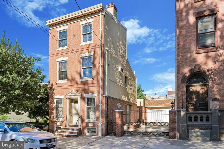 Property Photo:  2341 E Dauphin Street 43  PA 19125 