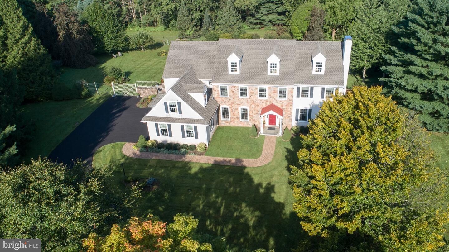Property Photo:  13 Crestwood Circle  PA 18938 