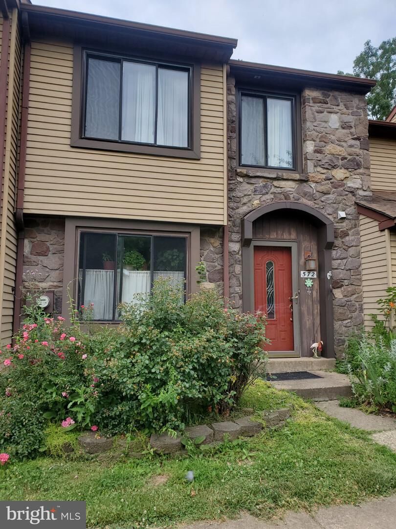 Property Photo: 572 Atwood Court PA 18940