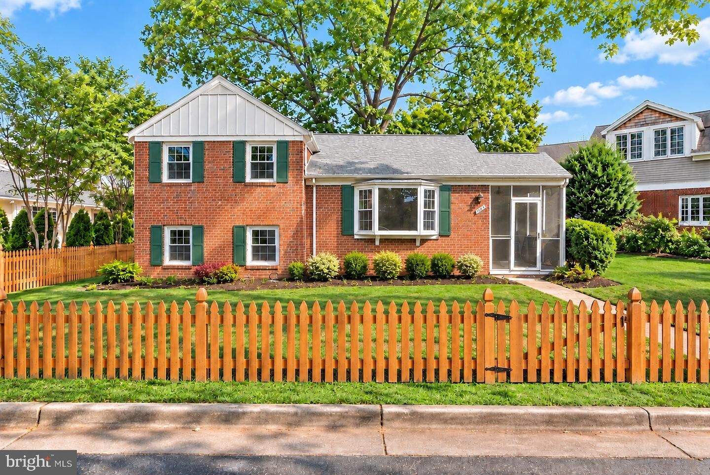 Property Photo: 709 W View Terrace VA 22301