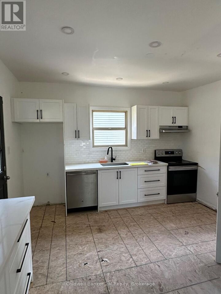 Property Photo:  386 Pine Avenue  ON L1J 2H8 
