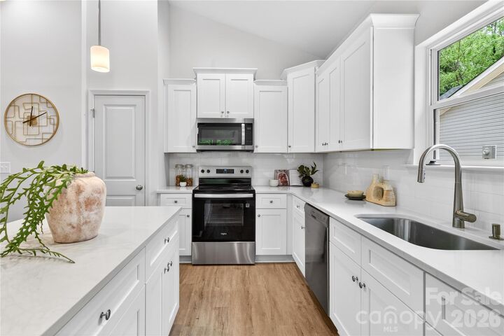 Property Photo:  5521 Anderson Road  NC 28269 