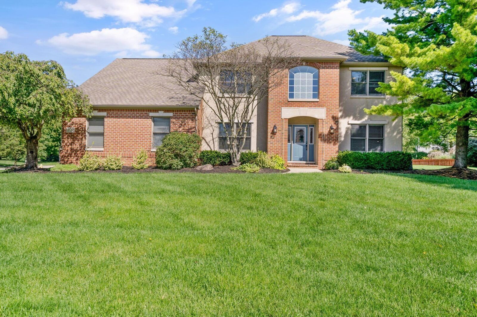Property Photo:  5565 Troon Place  OH 43082 