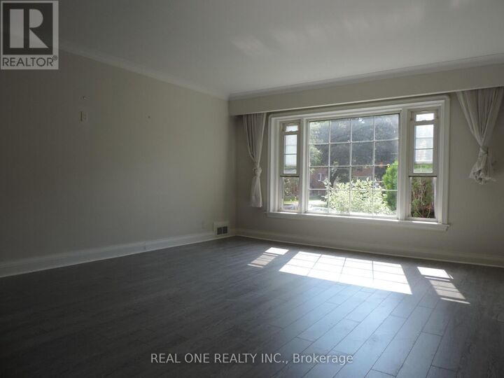 Property Photo:  616 Briar Hill Avenue  ON M5N 1N2 