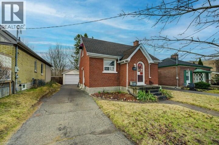 Property Photo:  135 Stirling Avenue South  ON N2G 3N8 