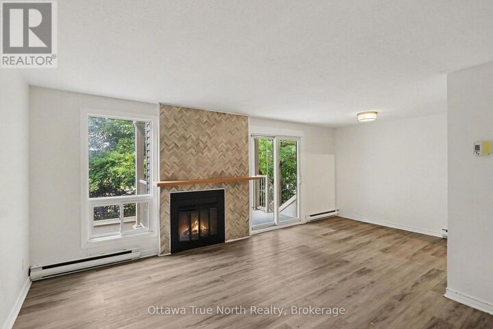 Property Photo: 4 Sweetbriar Circle Unit 3 ON K2J 2K4