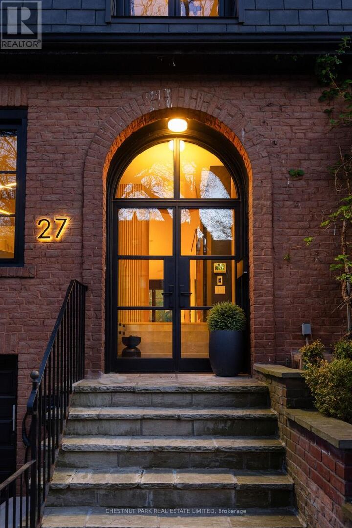 Property Photo:  27 Boswell Avenue  ON M5R 1M5 