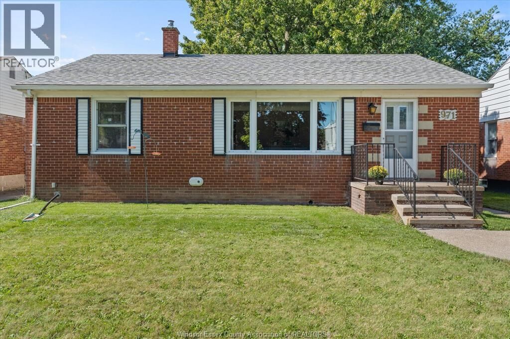Property Photo:  971 Isabelle Place  ON N8S 3B1 