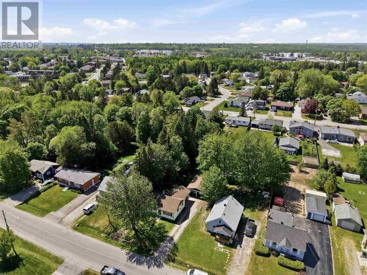 Property Photo:  104 Eastern Ave  ON P6A 4R2 