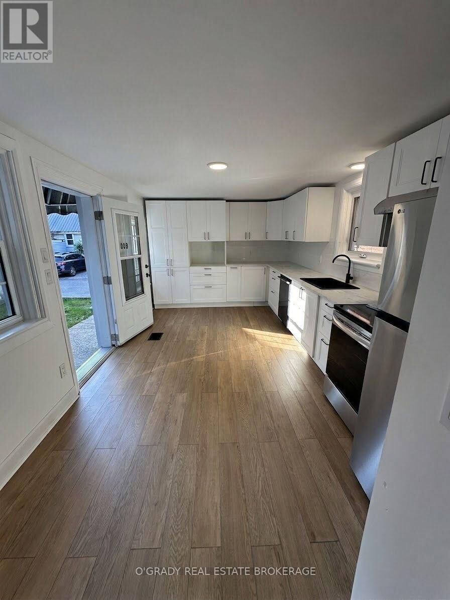 Property Photo:  30 James Street East B  ON K6V 1K2 