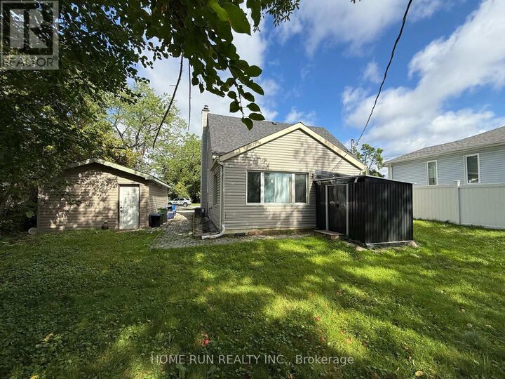 Property Photo:  68 Meadowlands Drive West  ON K2G 2R6 