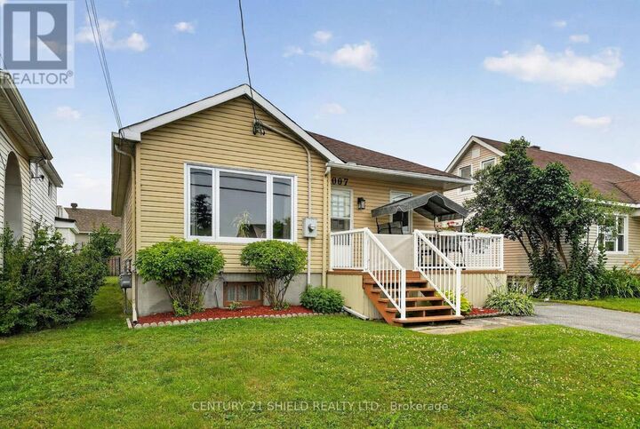 Property Photo: 1007 2nd Street East ON K6H 2A8