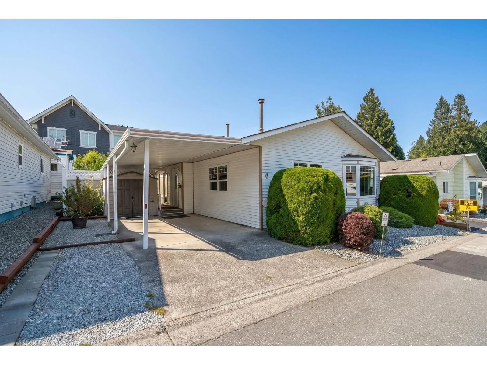 Property Photo:  8078 King George Boulevard 6  BC V3W 5B5 
