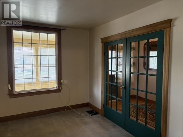 Property Photo:  229 Gloucester St  ON P6A 1N6 