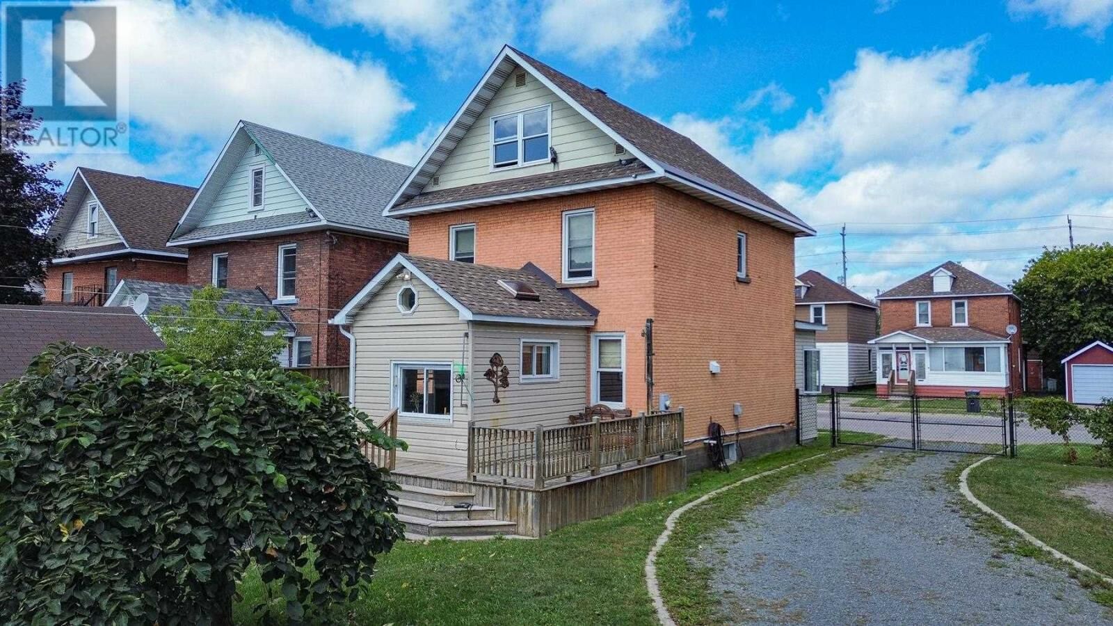 Property Photo: 122 Alexandra St ON P6A 1J4