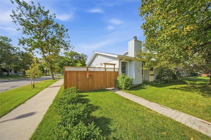 Property Photo:  1550 Rothesay Street  MB R2G 2H4 