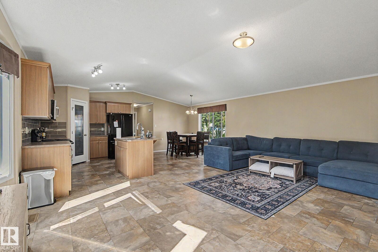 Property Photo:  6 The Parkway NW  AB T6P 1C7 