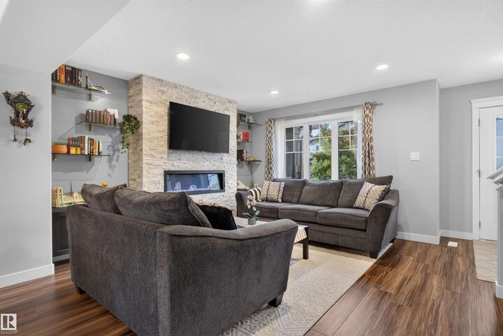 Property Photo:  319 Desrochers Boulevard SW  AB T6W 3J1 