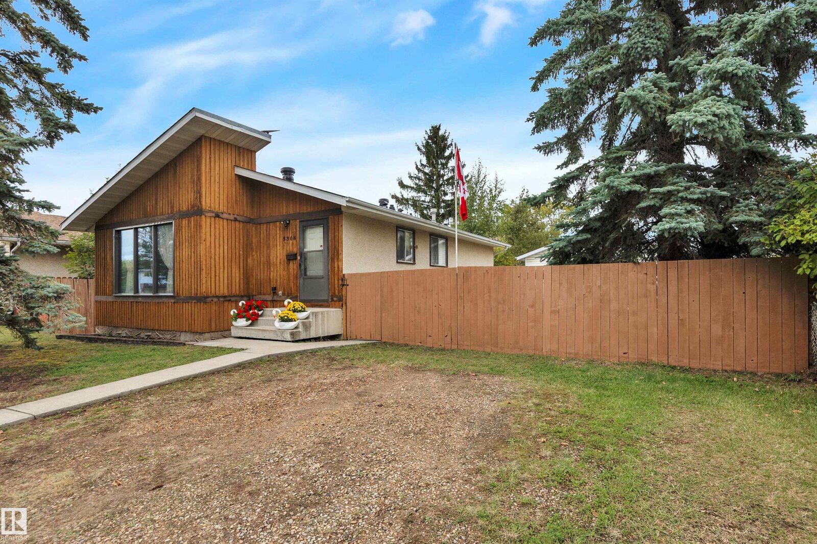 Property Photo:  5308 37A Avenue  AB T9A 2N8 