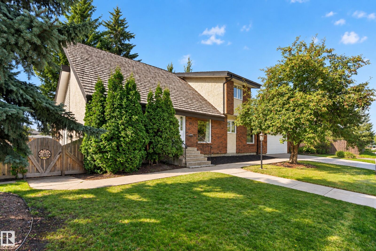 Property Photo:  311 Lessard Drive NW  AB T6M 1A6 
