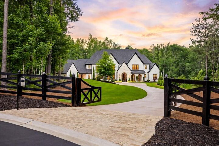 Property Photo: 200 Deerhaven Lane GA 30004