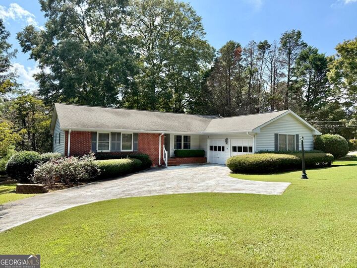 Property Photo:  5 Plantation Circle  GA 30117 