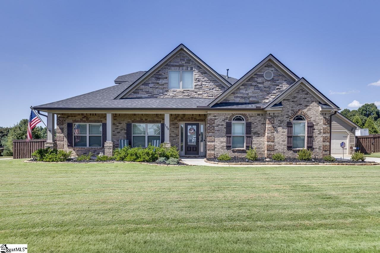 Property Photo: 198 Harbrooke Circle SC 29651