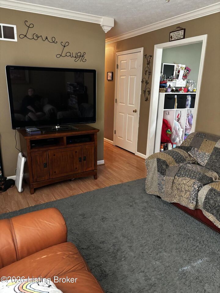 Property Photo: 199 Alto St KY 40065