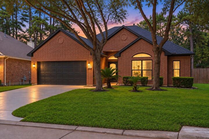 Property Photo: 18 Griffin Hill Court TX 77382