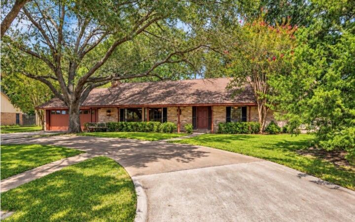 Property Photo: 3403 Nottingham Street TX 77581