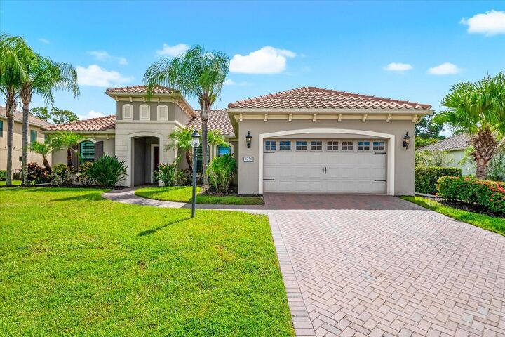 Property Photo: 8256 Larkspur Circle FL 34241
