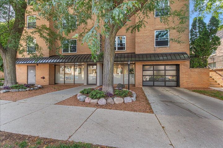 Property Photo: 2121 N Cambridge Ave WI 53202