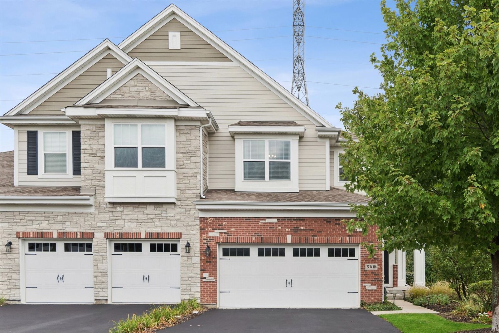 Property Photo:  27W116 Redbud Lane  IL 60190 
